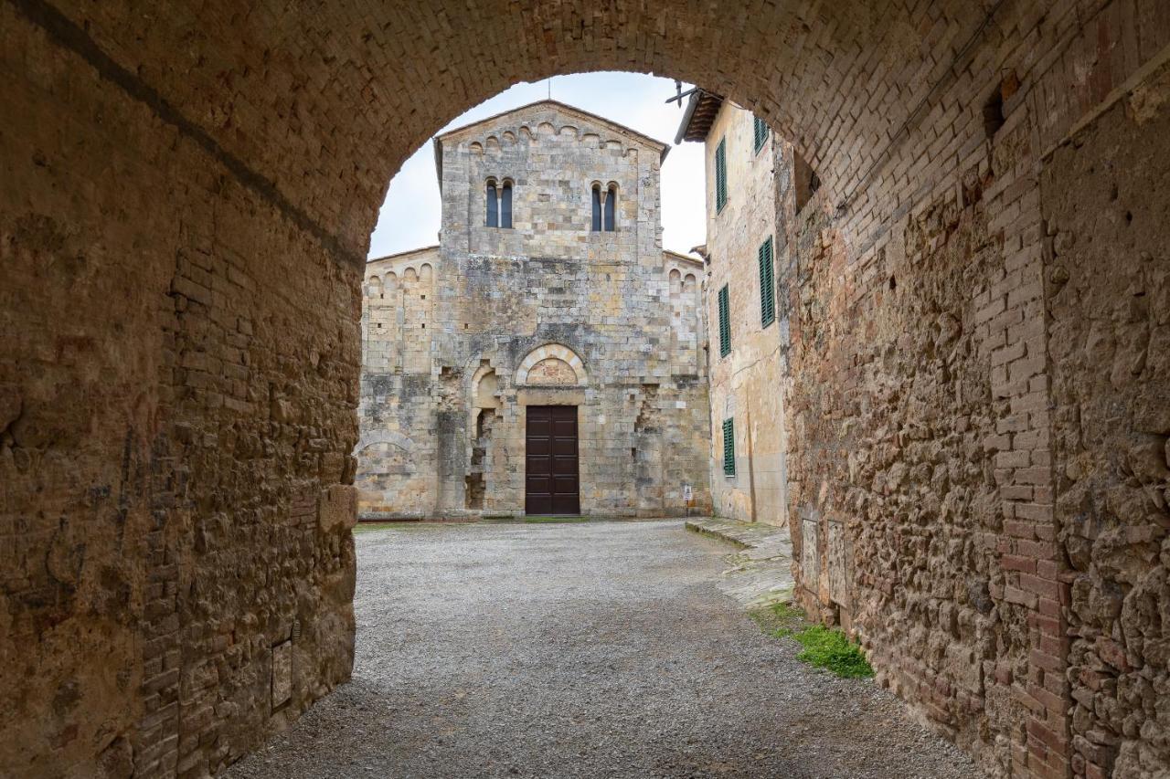 Enchanting Flat With Patio In Abbadia A Isola Monteriggioni Exterior photo