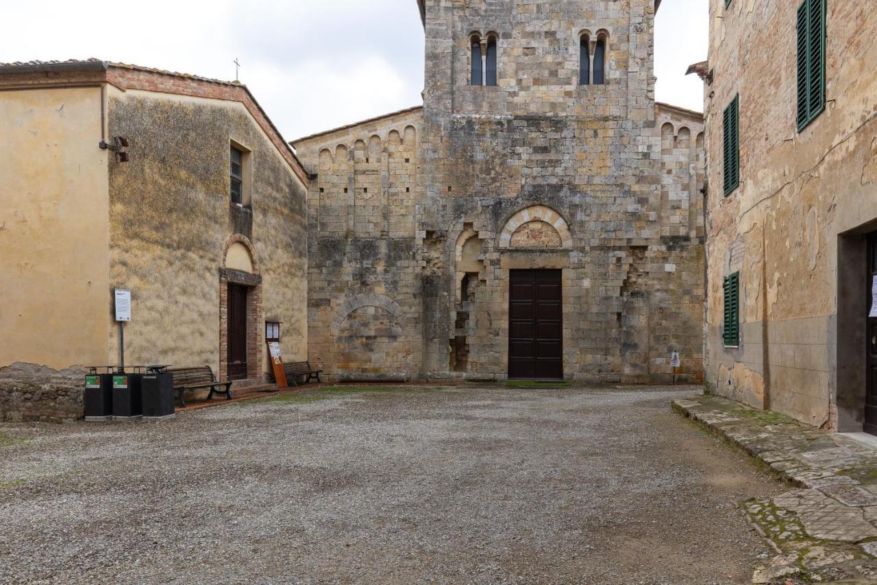 Enchanting Flat With Patio In Abbadia A Isola Monteriggioni Exterior photo