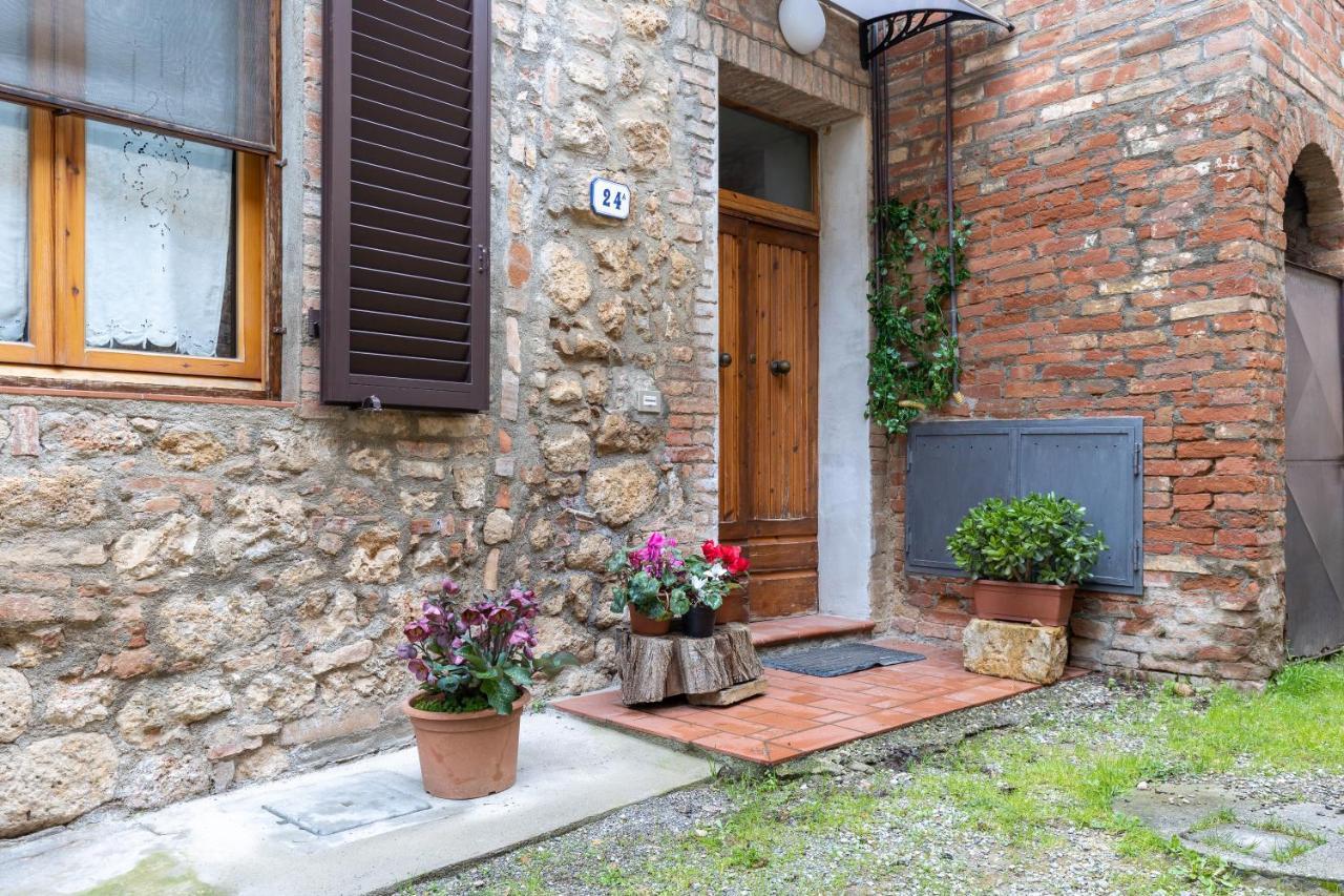 Enchanting Flat With Patio In Abbadia A Isola Monteriggioni Exterior photo