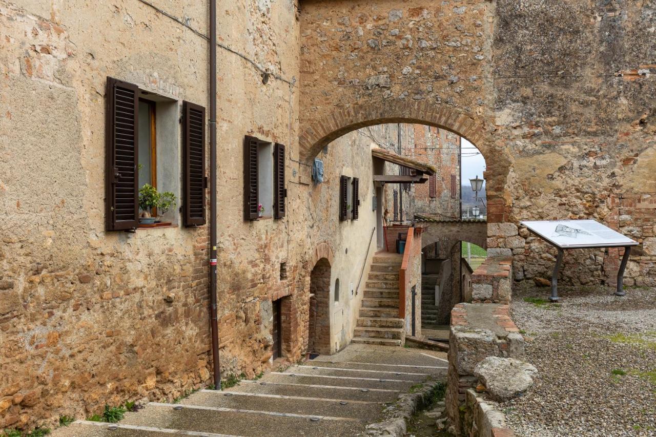 Enchanting Flat With Patio In Abbadia A Isola Monteriggioni Exterior photo